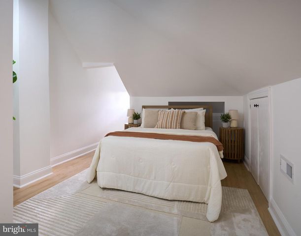 25 S HOLLY AVE, Maple Shade, NJ 08052