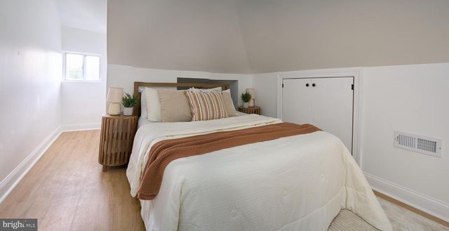 25 S HOLLY AVE, Maple Shade, NJ 08052