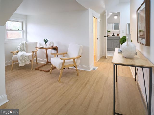 25 S HOLLY AVE, Maple Shade, NJ 08052