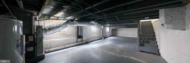 25 S HOLLY AVE, Maple Shade, NJ 08052