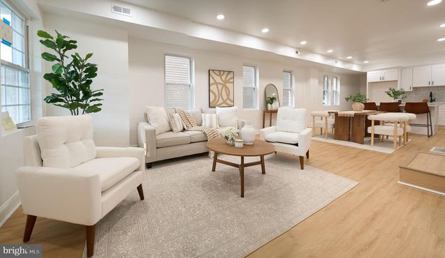 25 S HOLLY AVE, Maple Shade, NJ 08052