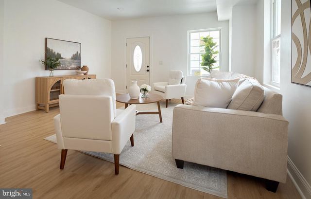 25 S HOLLY AVE, Maple Shade, NJ 08052