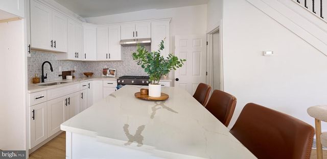 25 S HOLLY AVE, Maple Shade, NJ 08052