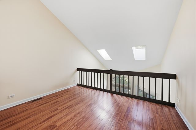 383 Kerry Court, Carol Stream, IL 60188