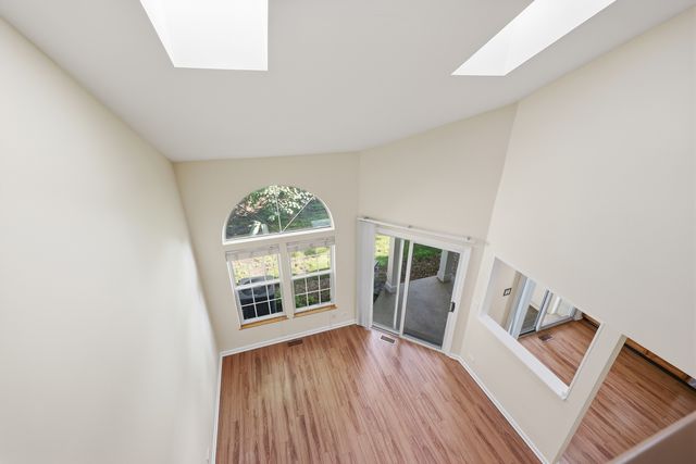 383 Kerry Court, Carol Stream, IL 60188