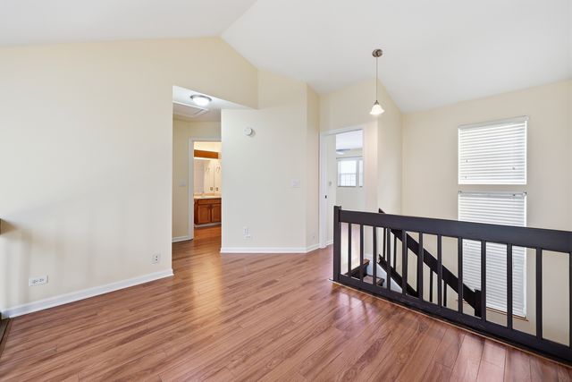 383 Kerry Court, Carol Stream, IL 60188