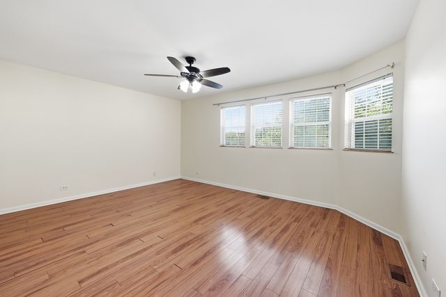 383 Kerry Court, Carol Stream, IL 60188