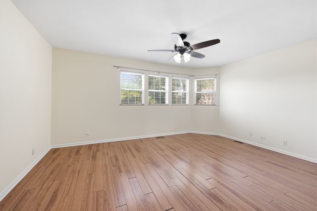 383 Kerry Court, Carol Stream, IL 60188