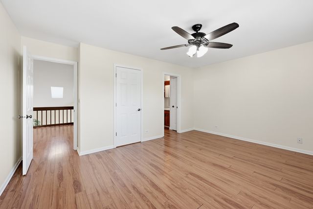 383 Kerry Court, Carol Stream, IL 60188
