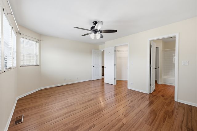 383 Kerry Court, Carol Stream, IL 60188