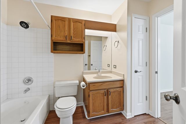 383 Kerry Court, Carol Stream, IL 60188