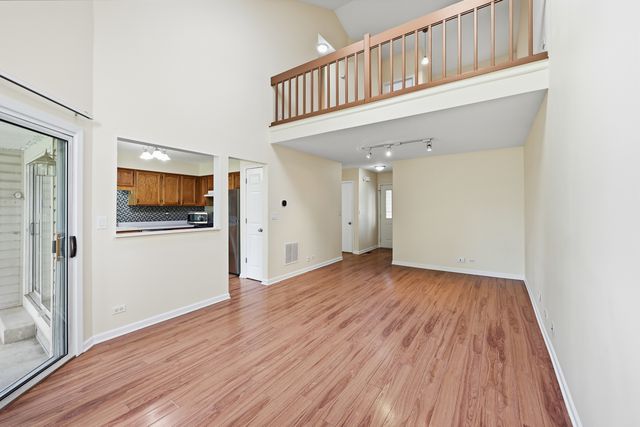 383 Kerry Court, Carol Stream, IL 60188