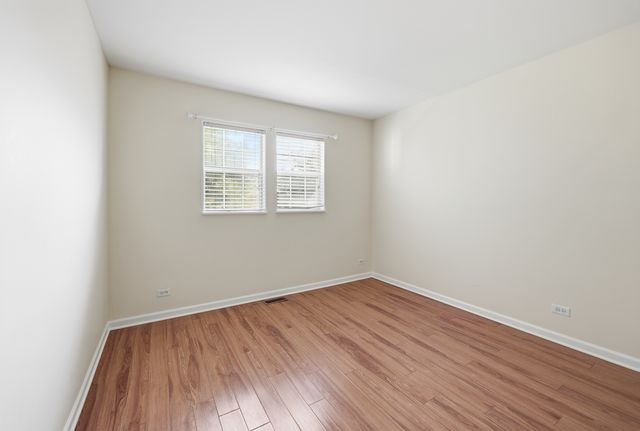 383 Kerry Court, Carol Stream, IL 60188