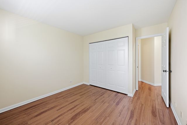 383 Kerry Court, Carol Stream, IL 60188