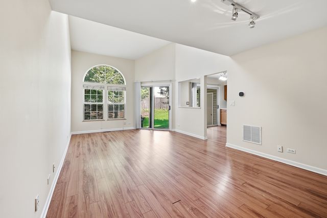 383 Kerry Court, Carol Stream, IL 60188