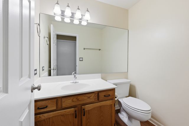 383 Kerry Court, Carol Stream, IL 60188