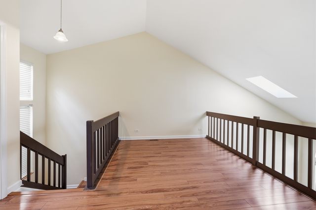 383 Kerry Court, Carol Stream, IL 60188