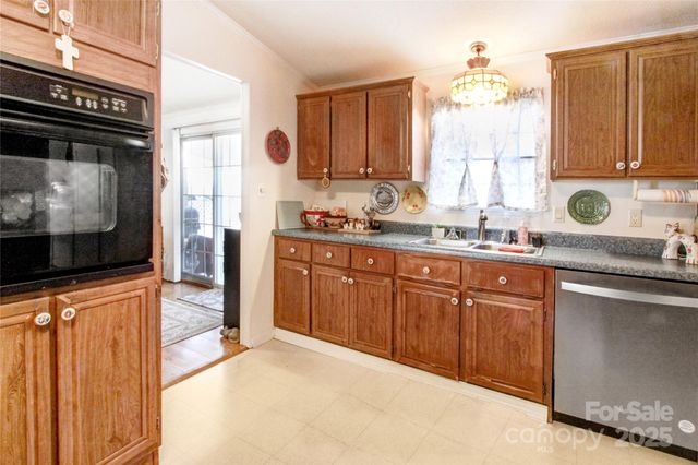 110 Pinellas Street, Hendersonville, NC 28791