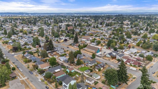 5911 S Thompson Avenue, Tacoma, WA 98408
