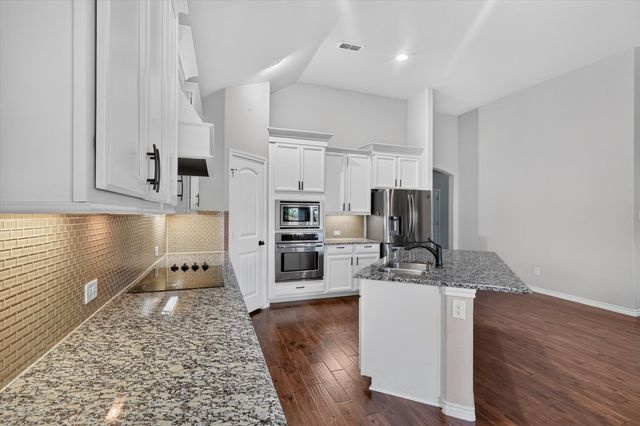 305 Acadia Lane, Forney, TX 75126
