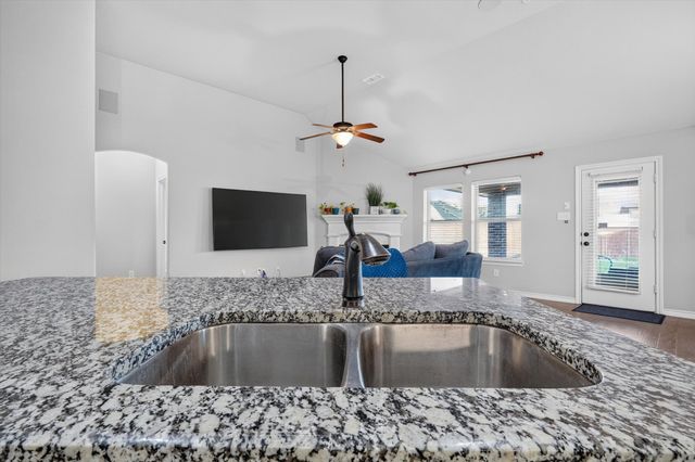 305 Acadia Lane, Forney, TX 75126