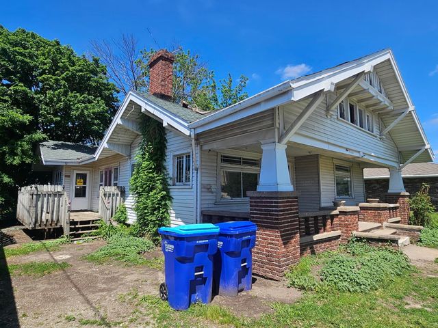 111 5th Ave NE, Independence, IA 50644