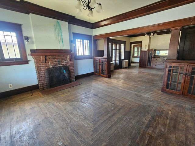 111 5th Ave NE, Independence, IA 50644