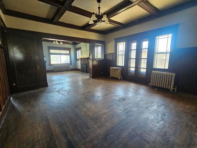111 5th Ave NE, Independence, IA 50644