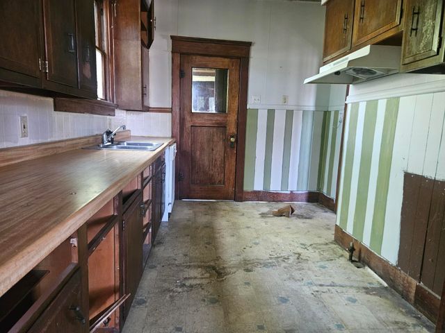 111 5th Ave NE, Independence, IA 50644