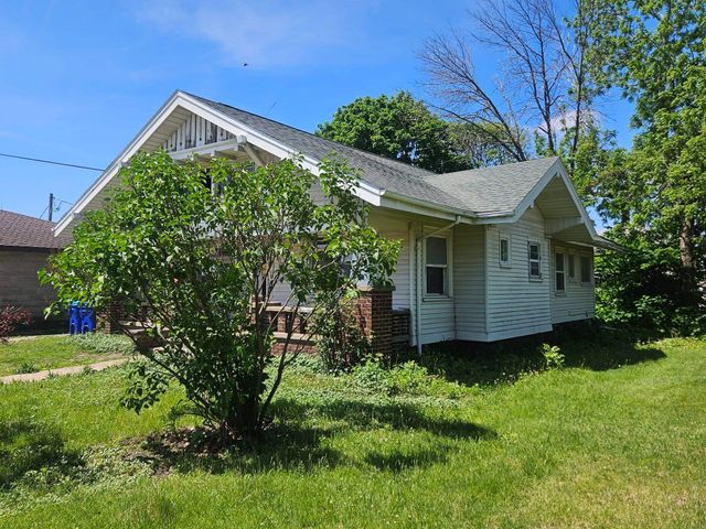 111 5th Ave NE, Independence, IA 50644