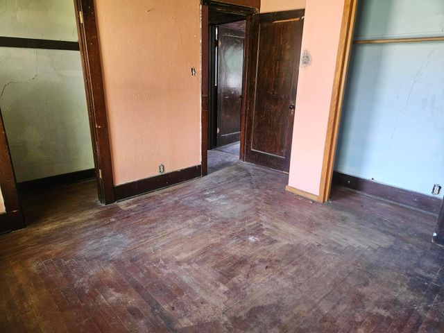 111 5th Ave NE, Independence, IA 50644