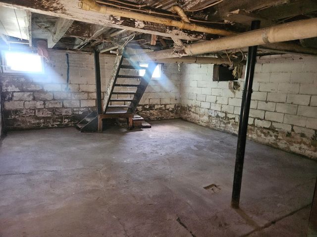 111 5th Ave NE, Independence, IA 50644