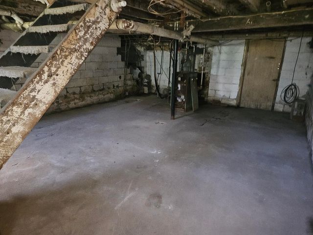 111 5th Ave NE, Independence, IA 50644