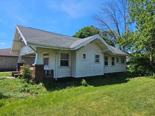 111 5th Ave NE, Independence, IA 50644