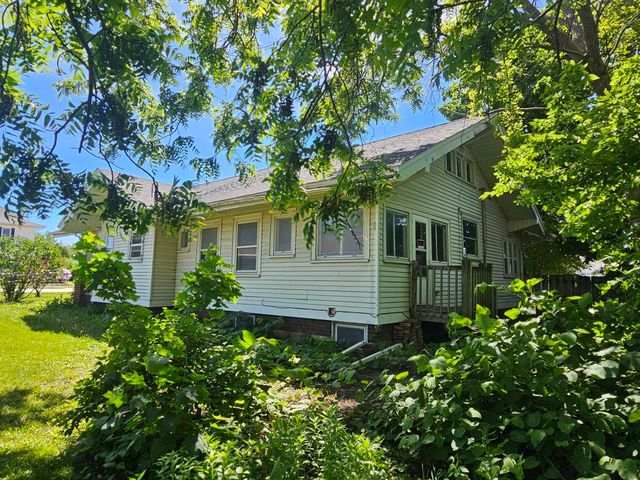 111 5th Ave NE, Independence, IA 50644