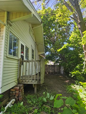 111 5th Ave NE, Independence, IA 50644