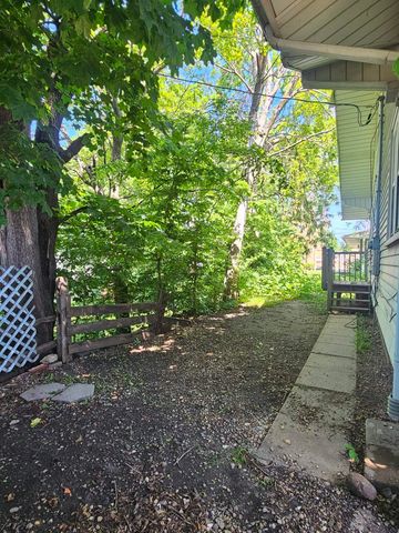 111 5th Ave NE, Independence, IA 50644
