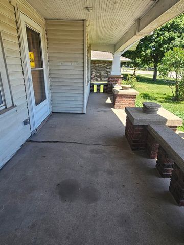 111 5th Ave NE, Independence, IA 50644