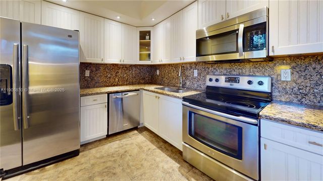 500 THREE ISLANDS BLVD L 25, Hallandale Beach, FL 33009