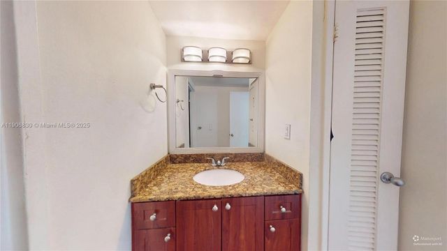 500 THREE ISLANDS BLVD L 25, Hallandale Beach, FL 33009