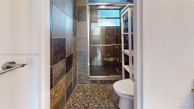 500 THREE ISLANDS BLVD L 25, Hallandale Beach, FL 33009