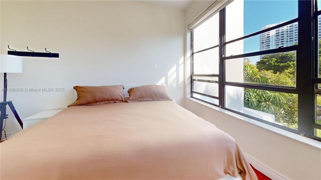 500 THREE ISLANDS BLVD L 25, Hallandale Beach, FL 33009