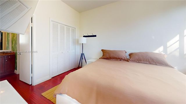 500 THREE ISLANDS BLVD L 25, Hallandale Beach, FL 33009