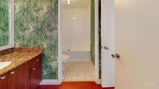 500 THREE ISLANDS BLVD L 25, Hallandale Beach, FL 33009