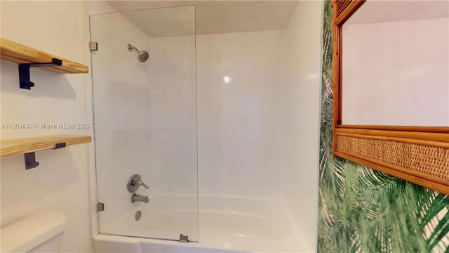 500 THREE ISLANDS BLVD L 25, Hallandale Beach, FL 33009