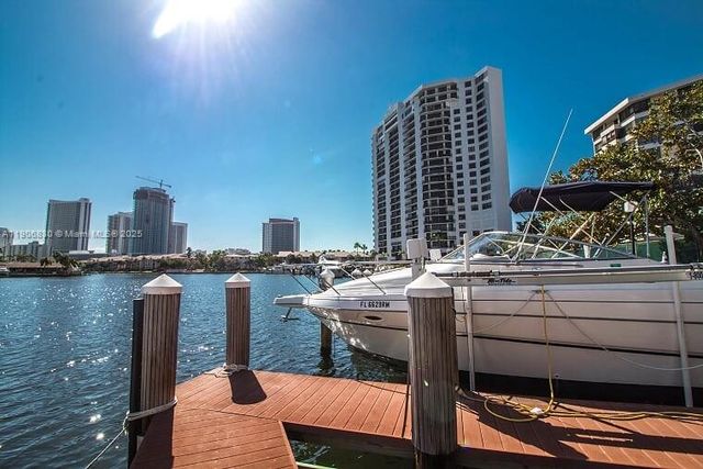 500 THREE ISLANDS BLVD L 25, Hallandale Beach, FL 33009