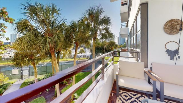 500 THREE ISLANDS BLVD L 25, Hallandale Beach, FL 33009