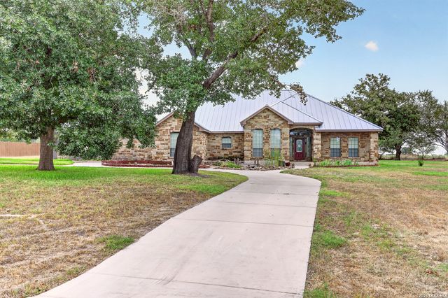 144 Abrego Lake, Floresville, TX 78114