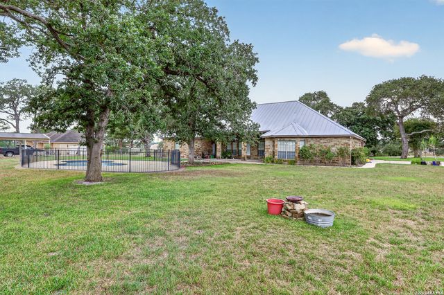 144 Abrego Lake, Floresville, TX 78114