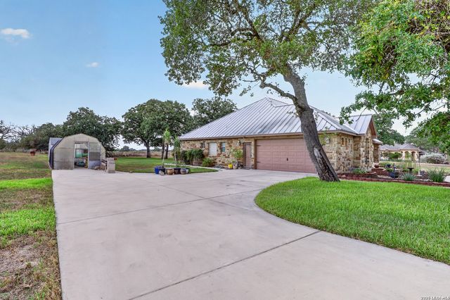 144 Abrego Lake, Floresville, TX 78114